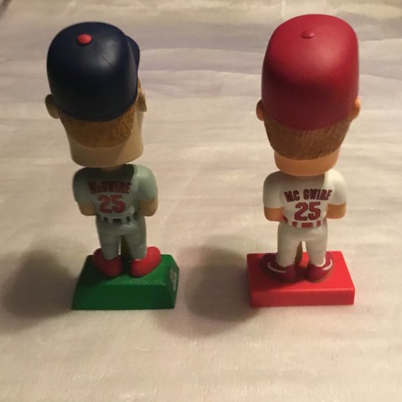 Set of 2 MLB Mark McGuire St. Louis Cardinals bobbleheads - 1999 & 2001 - Picture 4 of 10